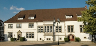 Horn - Bad Meinberg, Marktplatz 1, Kotzenbergscher Hof, Westfassade