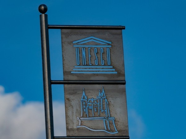 UNESCO Fahne aus Metall