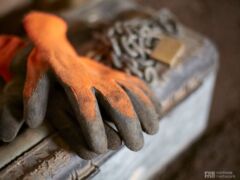 Schutzhandschuhe - robuste Arbeitskleidung